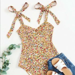 SHEIN - Mustard Floral Bodysuit - M
